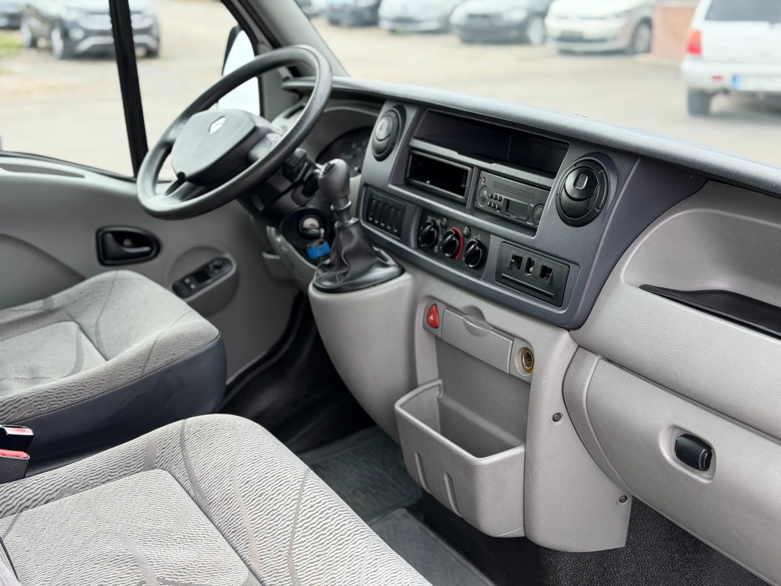 Renault Master 2.5DCi 9 места, снимка 13 - Бусове и автобуси - 56233242