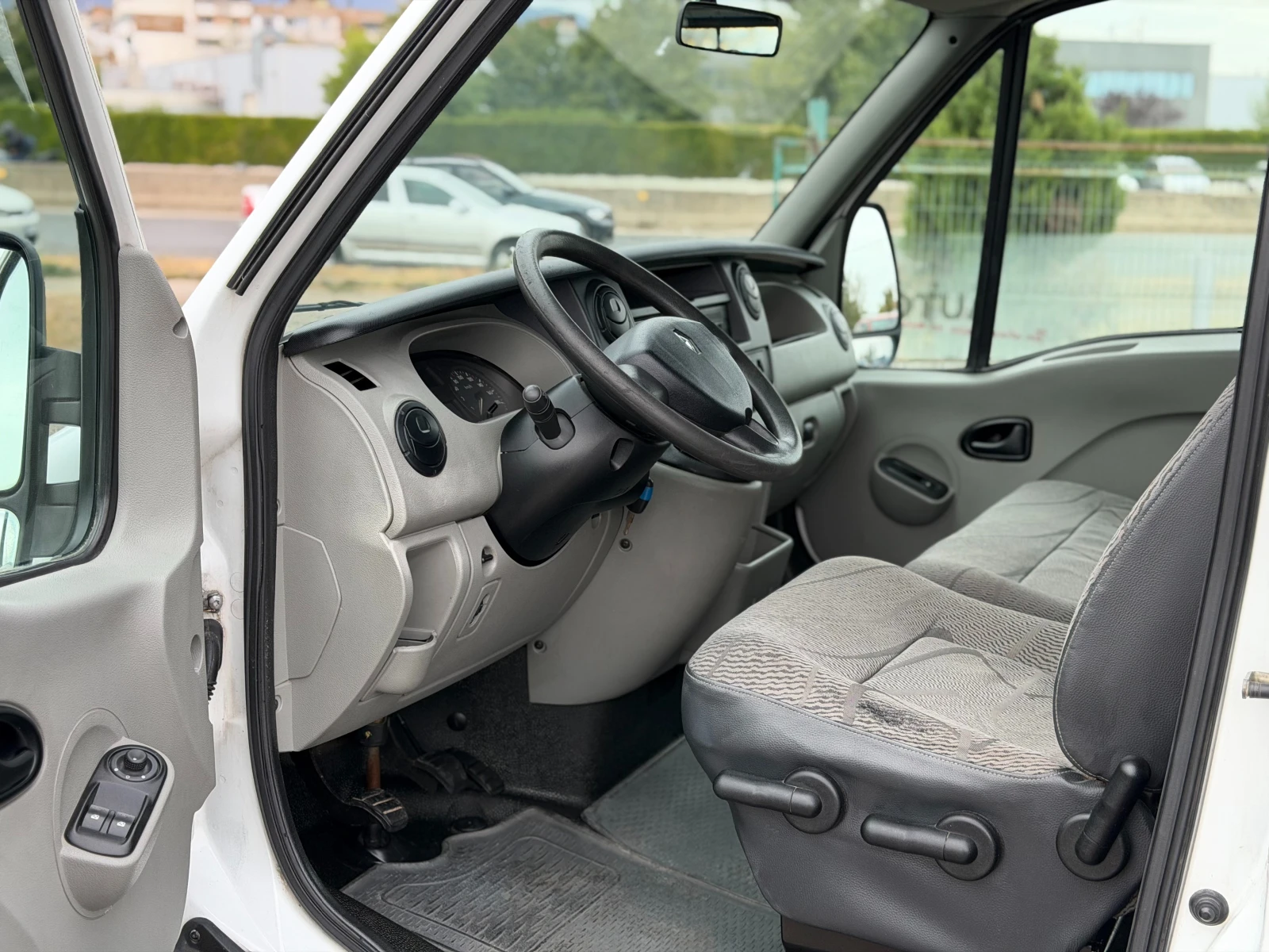Renault Master 2.5DCi 9 места, снимка 15 - Бусове и автобуси - 56233242