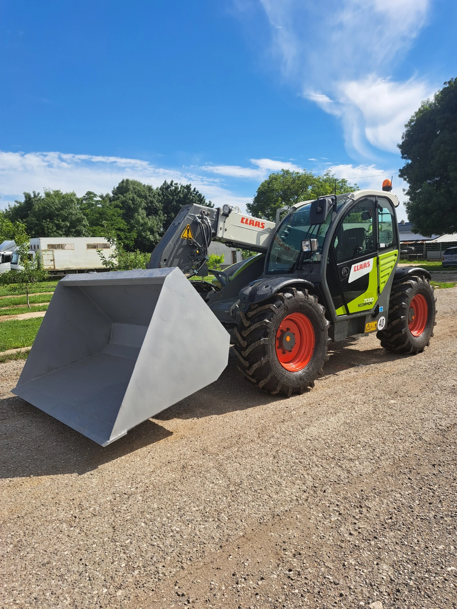 Телескопичен товарач Claas scorpion 7330