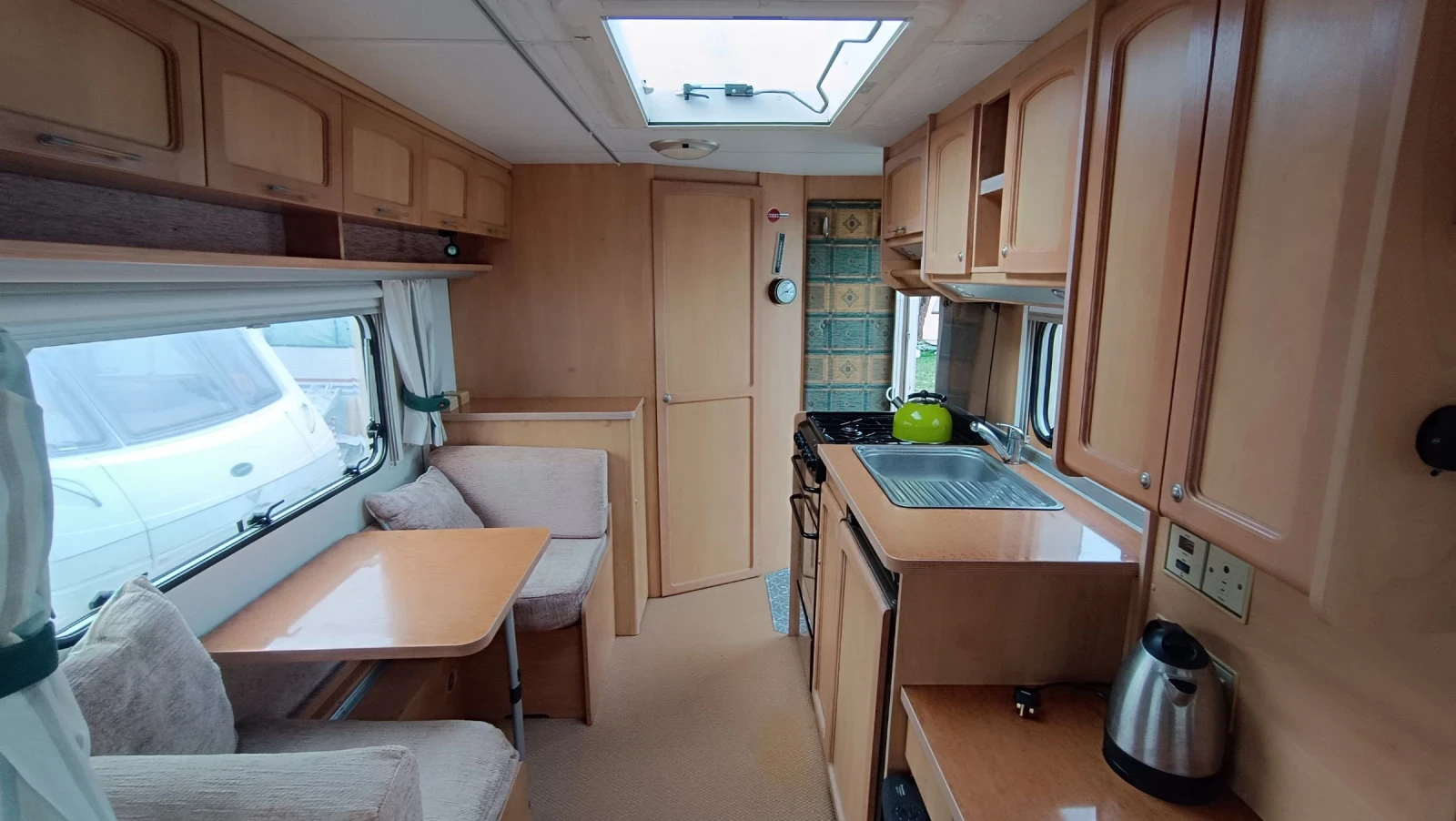 Каравана Burstner Ventana 520 с баня - изображение 7