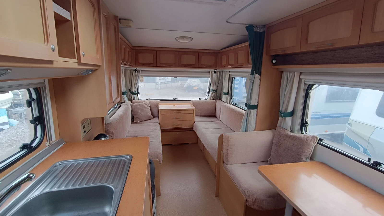 Каравана Burstner Ventana 520 с баня - изображение 4