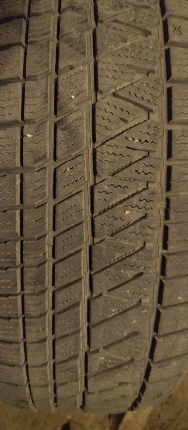 Гуми Зимни 255/50R19, снимка 6 - Гуми и джанти - 54386536