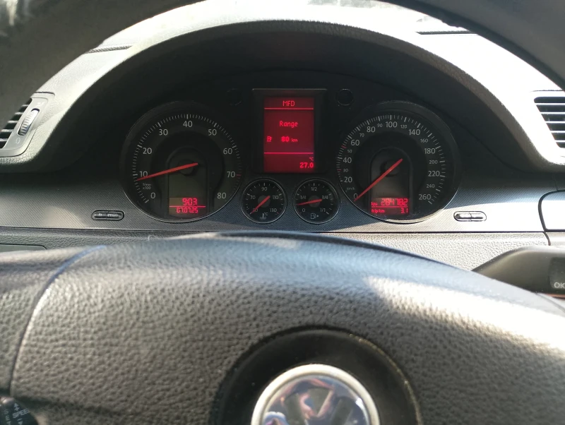 VW Passat B6 1.6 , снимка 7 - Автомобили и джипове - 52518379