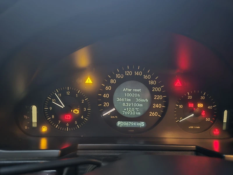 Mercedes-Benz E 220 2.2Cdi, снимка 14 - Автомобили и джипове - 52740431