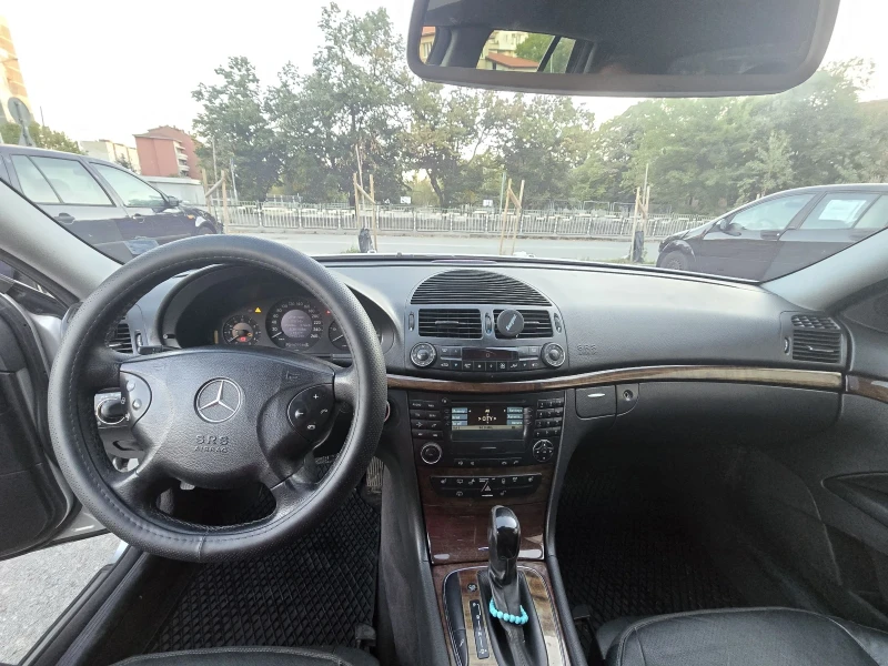 Mercedes-Benz E 220 2.2Cdi, снимка 11 - Автомобили и джипове - 52740431