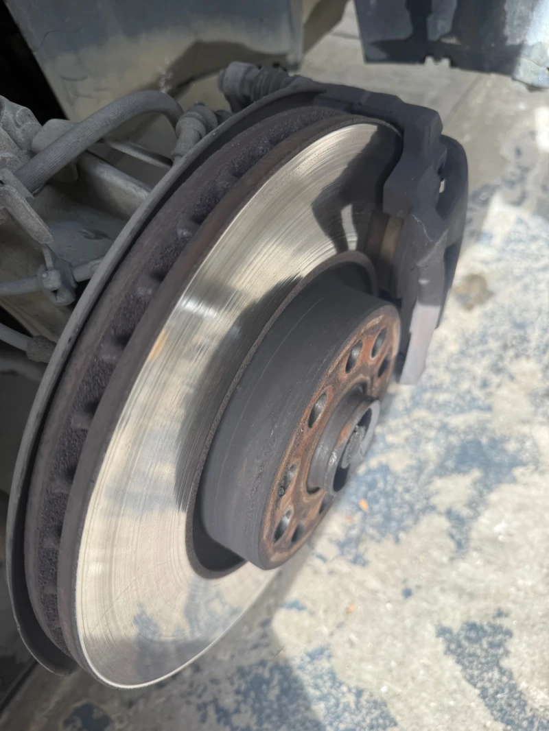 VW Touran 1.6 TDI 115 к.с. 7местен, снимка 6 - Автомобили и джипове - 52249422