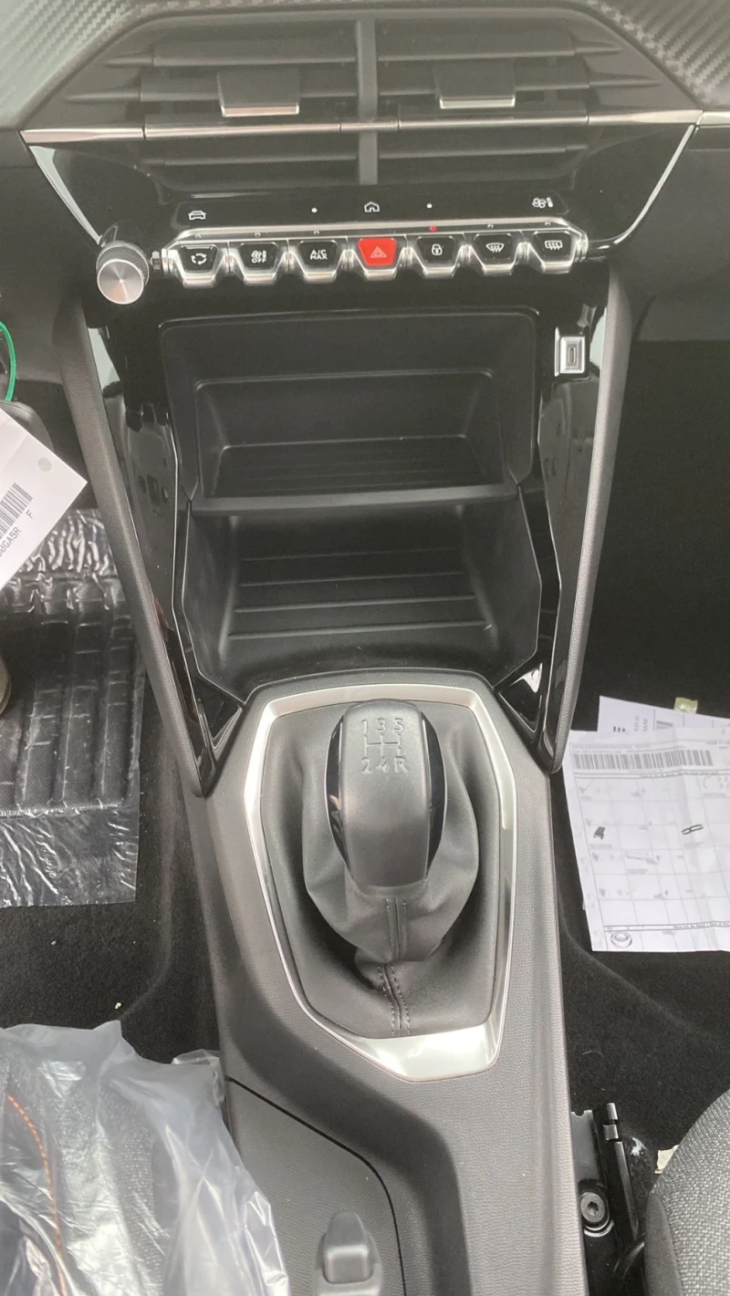 Peugeot 208 1.2I Чисто нов , снимка 8 - Автомобили и джипове - 52931275
