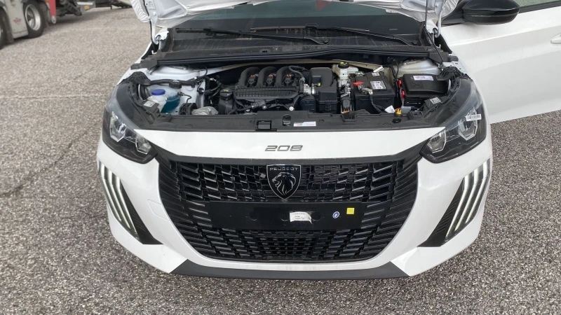 Peugeot 208 1.2I Чисто нов 14км!, снимка 17 - Автомобили и джипове - 52931275