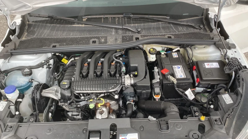 Peugeot 208 1.2I Чисто нов , снимка 2 - Автомобили и джипове - 52931275