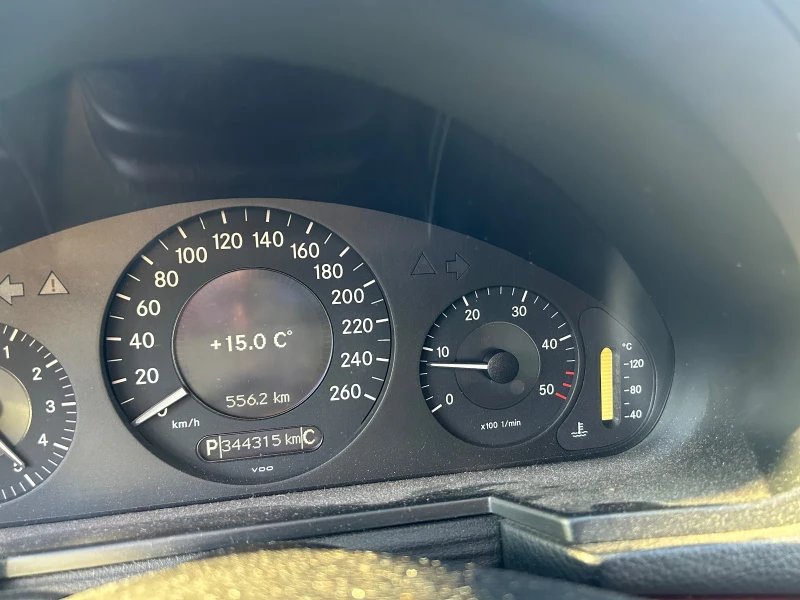 Mercedes-Benz E 220 E 220 CDi, снимка 8 - Автомобили и джипове - 52937846