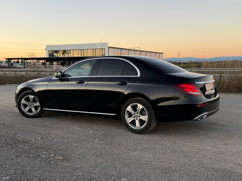 Mercedes-Benz E 220 DIGITAL/PANORAMA/FULL LED/9G-TRONIC , снимка 4 - Автомобили и джипове - 52968461