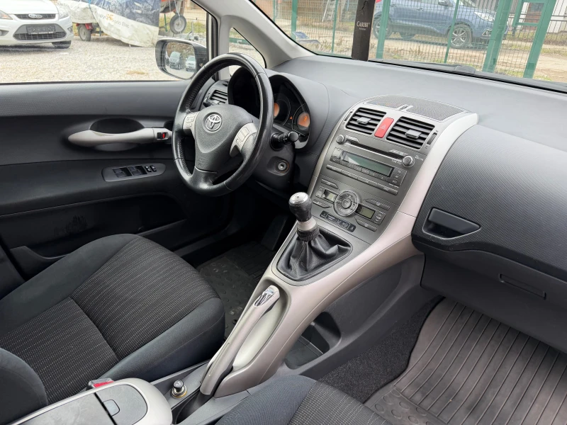 Toyota Auris 1.6i VVTI GPL, снимка 7 - Автомобили и джипове - 53212350