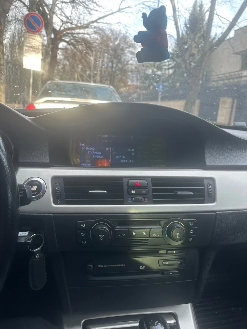 BMW 320, снимка 16 - Автомобили и джипове - 53439126