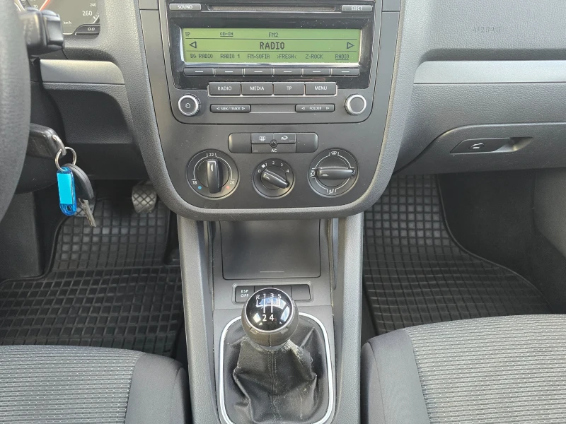 VW Golf 1.9TDI 105кс 2008 година РЕАЛНИ КИЛОМЕТРИ , снимка 13 - Автомобили и джипове - 53586603