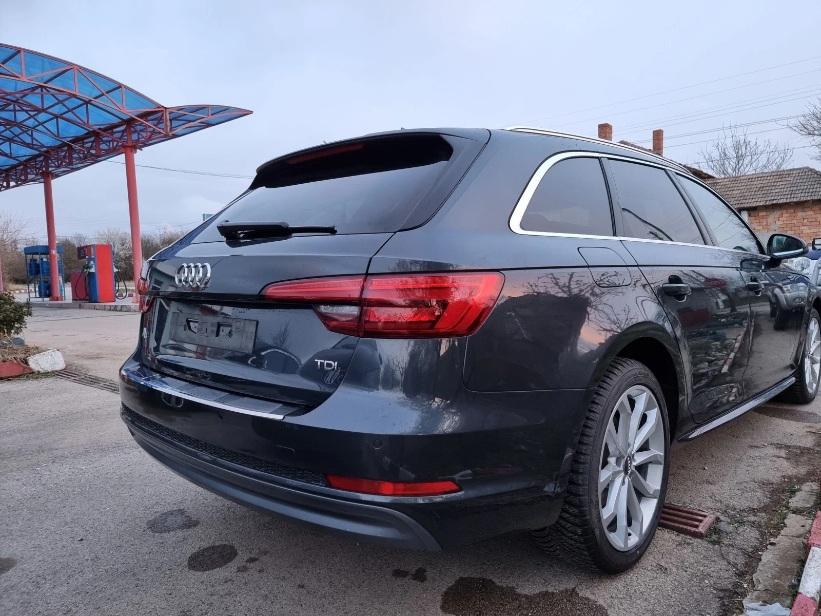 Audi A4 2.0 TDI S-Line - изображение 4