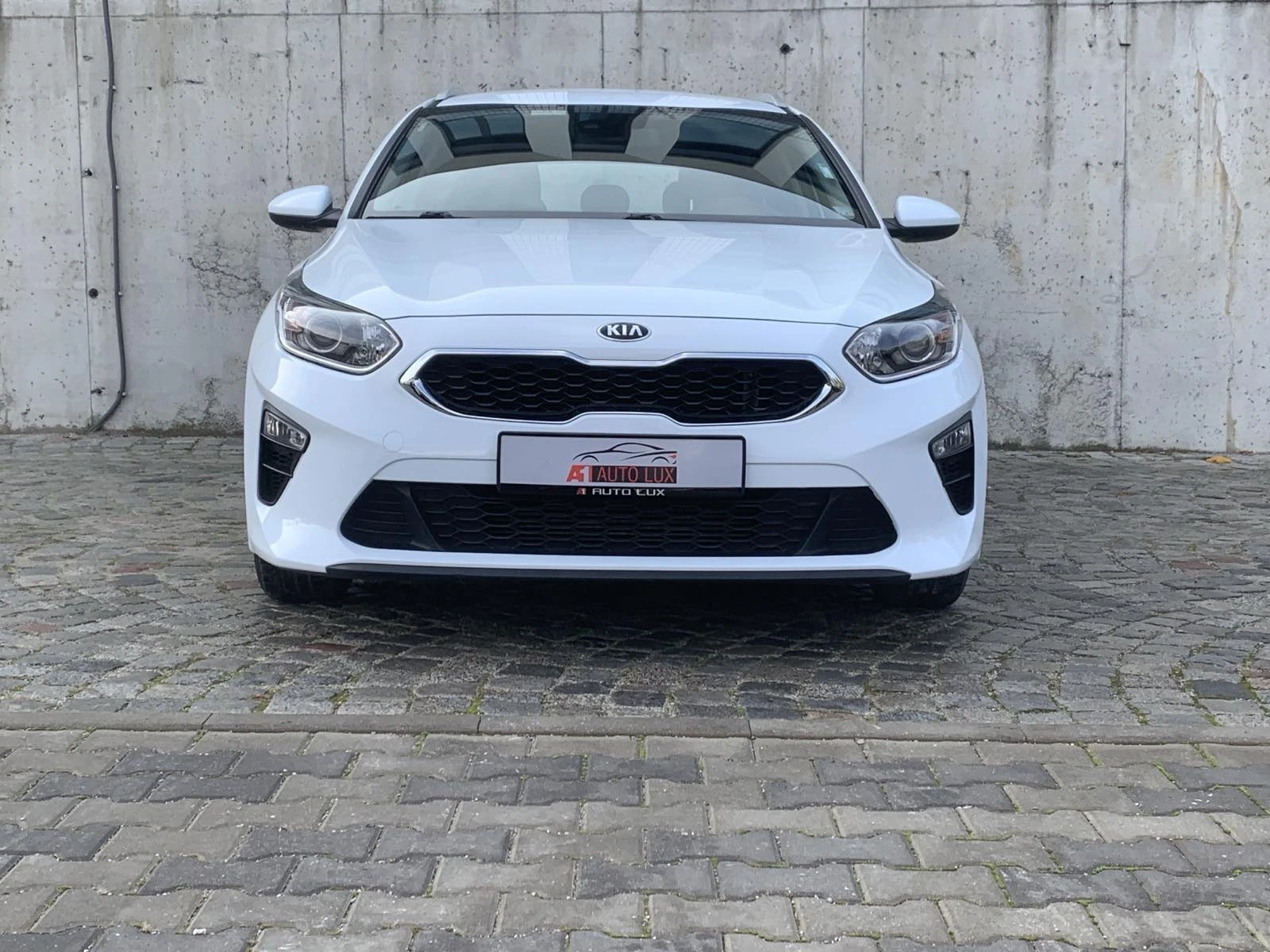 Kia Ceed 1.6d/Multy/6 speed/ Excellent!!! - изображение 2