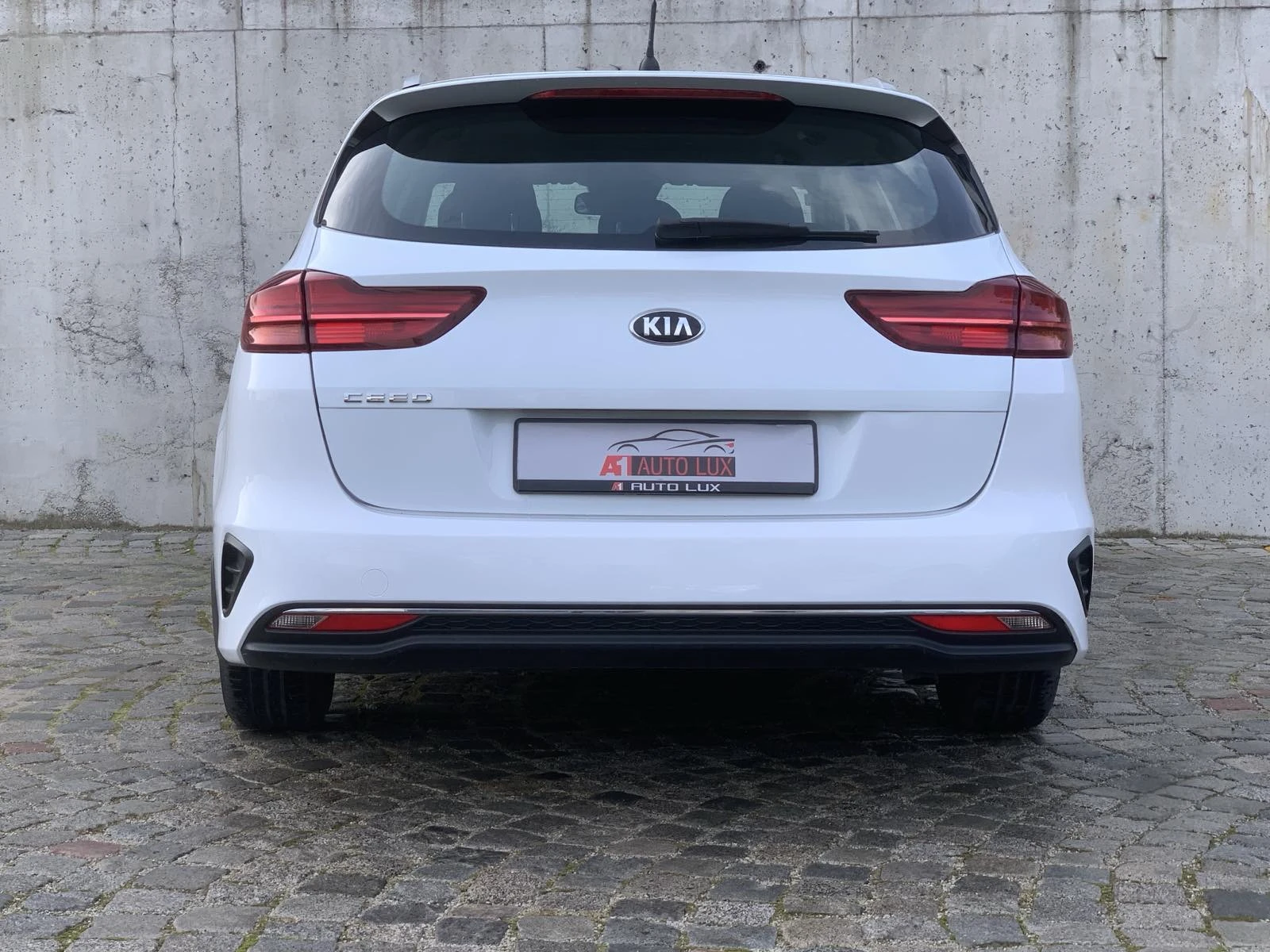 Kia Ceed 1.6d/Multy/6 speed/ Excellent!!! - изображение 4