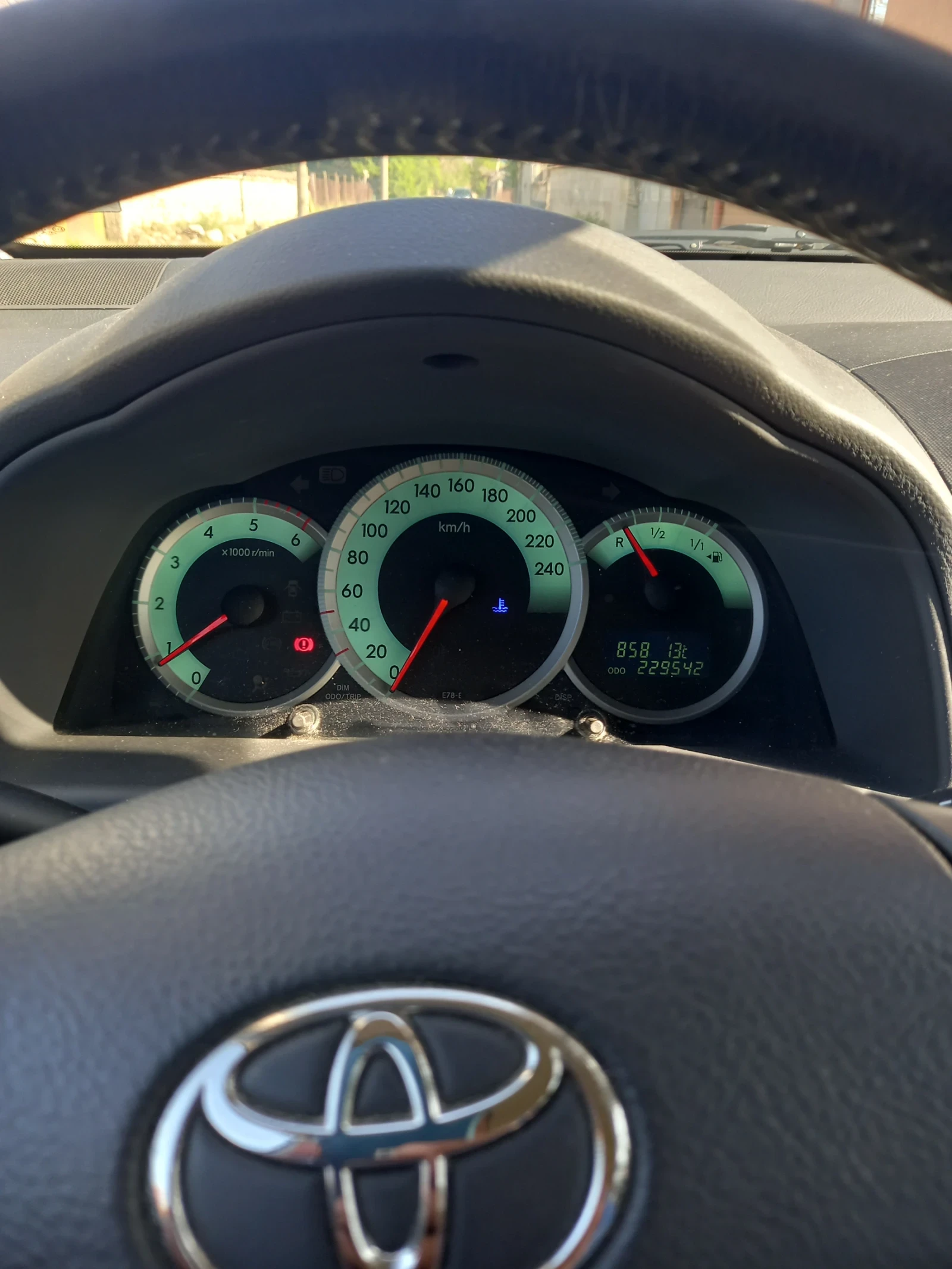 Toyota Corolla verso D4D - изображение 8