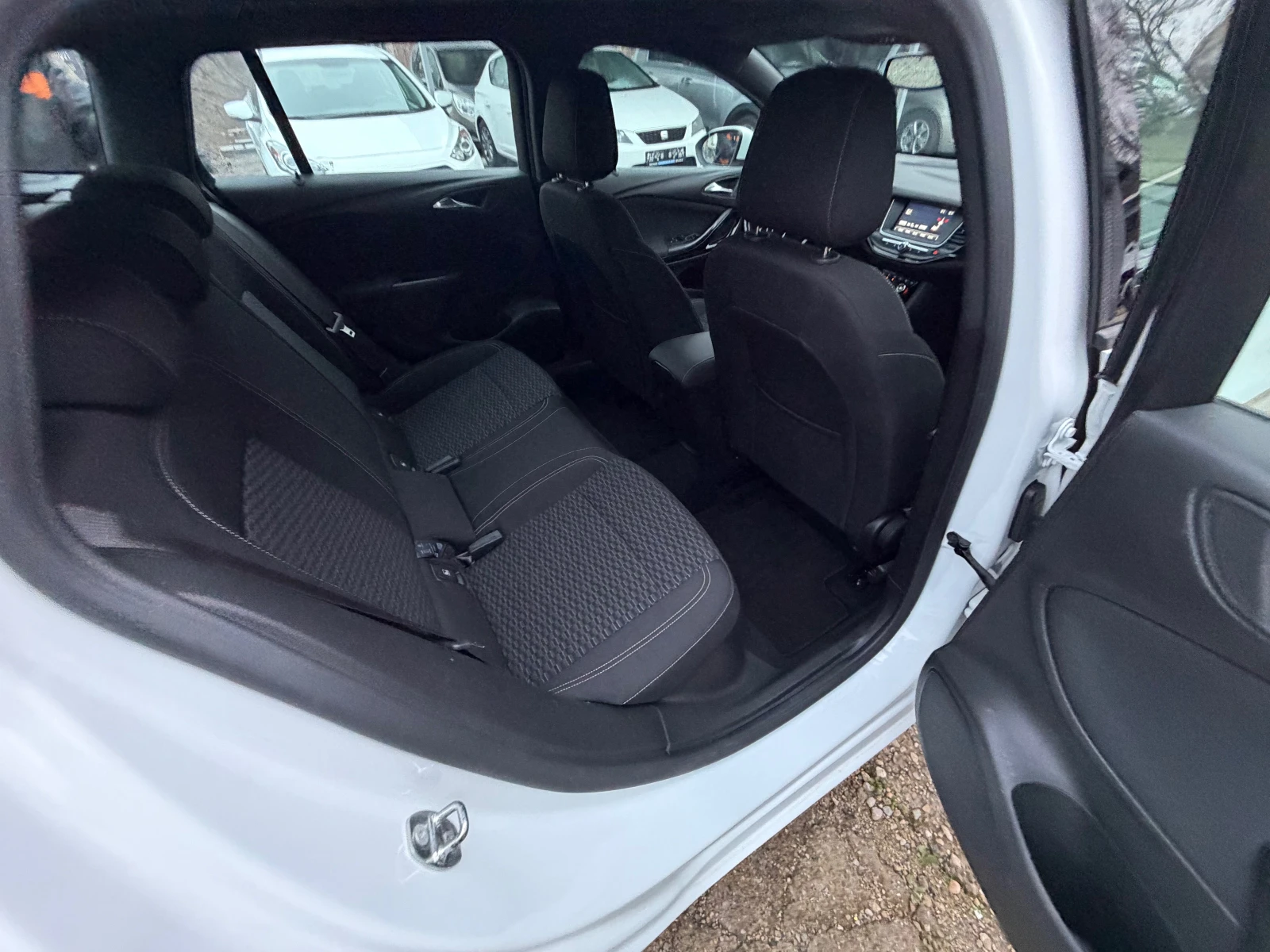 Opel Astra 1.6DIESEL* LED* TOP* EVRO6 - изображение 9