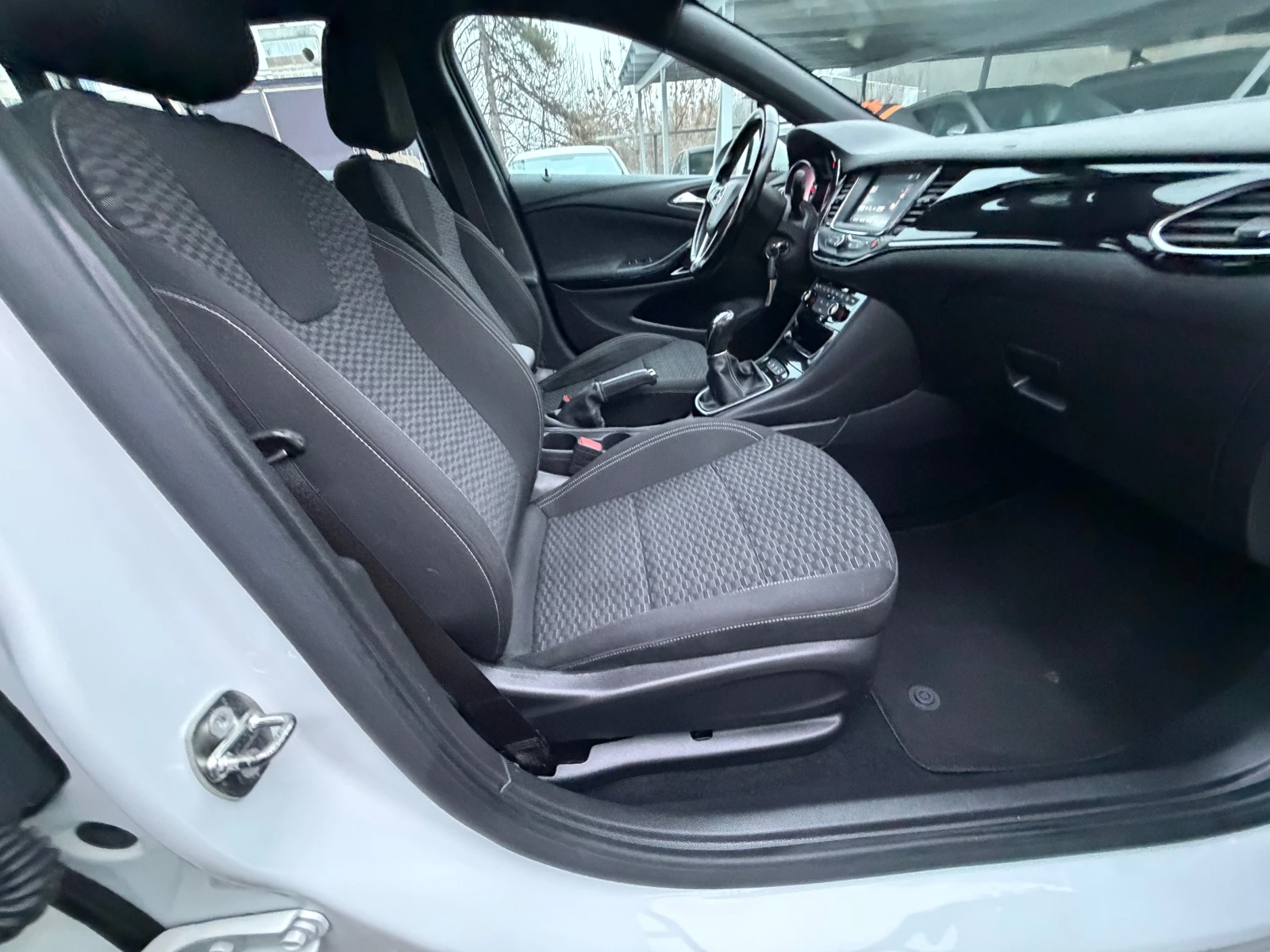 Opel Astra 1.6DIESEL* LED* TOP* EVRO6 - изображение 10