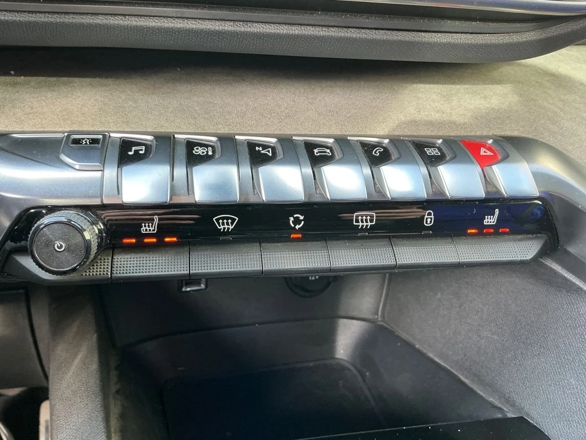 Peugeot 3008 2.0 * Гаранция 6м./EAT8/Mасаж/Пано/Подгрев/История - изображение 8