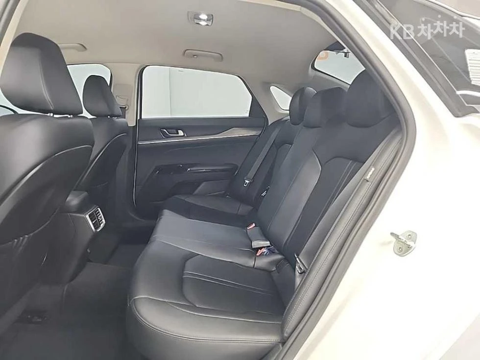 Kia K5 2.0 HEV, снимка 12 - Автомобили и джипове - 54367408