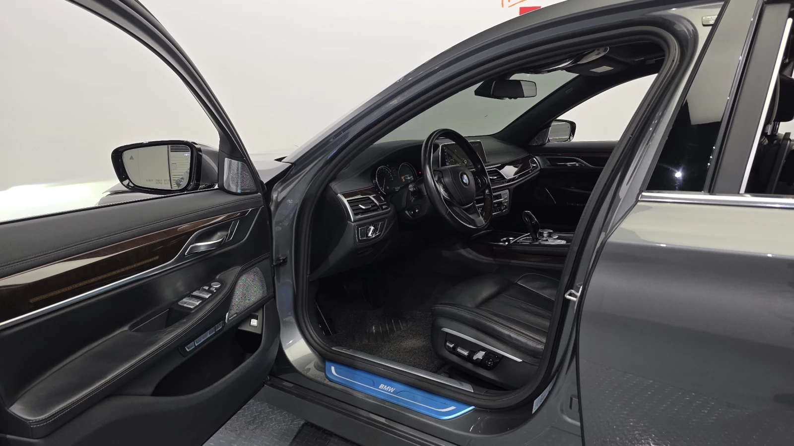 BMW 750 SOFT CLOSE* HUD* BLIND SPOT* МАСАЖ* КРАЙНА ЦЕНА, снимка 10 - Автомобили и джипове - 55349569