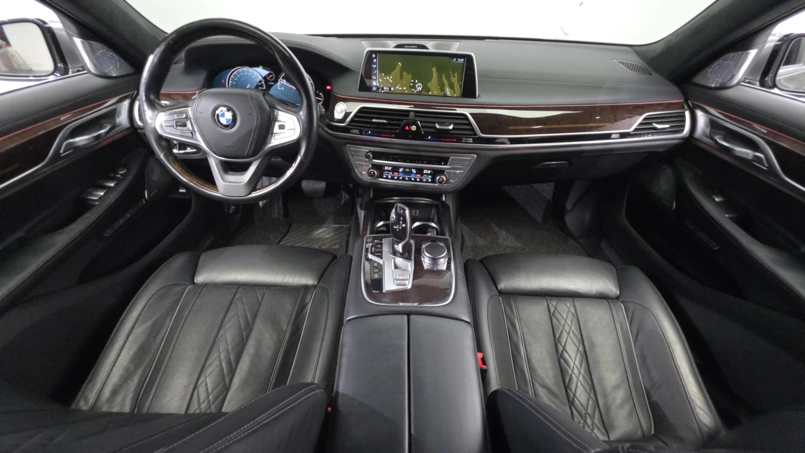 BMW 750 SOFT CLOSE* HUD* BLIND SPOT* МАСАЖ* КРАЙНА ЦЕНА, снимка 7 - Автомобили и джипове - 55349569