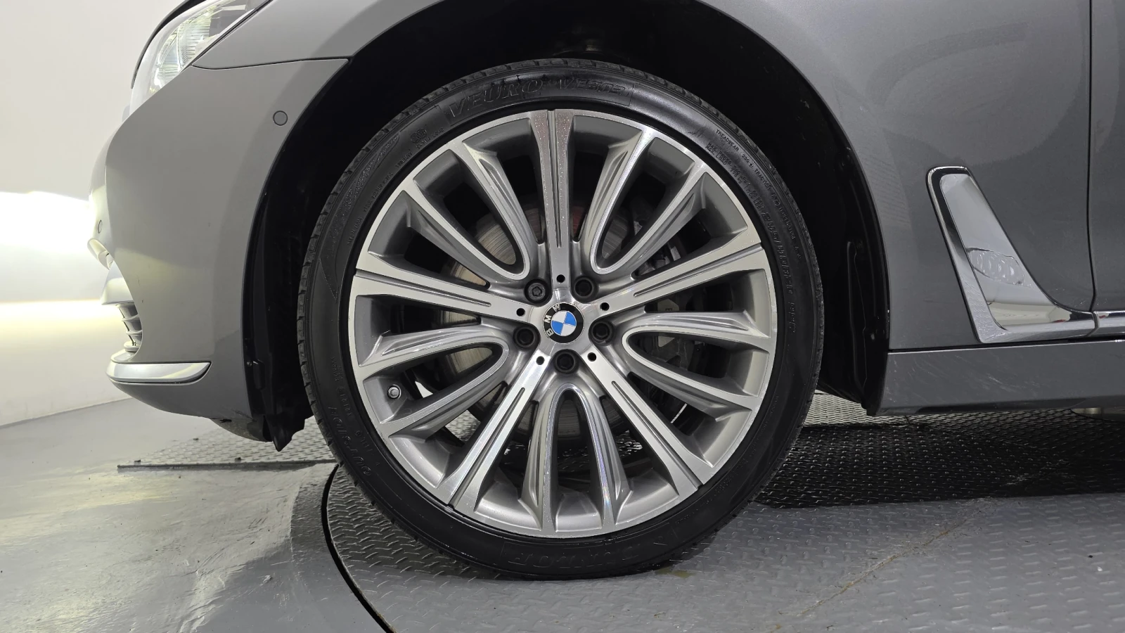 BMW 750 SOFT CLOSE* HUD* BLIND SPOT* МАСАЖ* КРАЙНА ЦЕНА, снимка 5 - Автомобили и джипове - 55349569