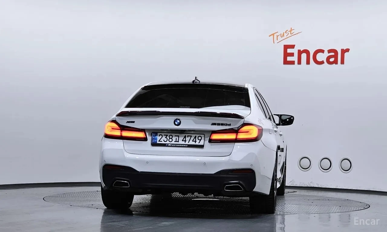 BMW 520 xDrive M Sport Package Plus * АВТОКРЕДИТ * , снимка 4 - Автомобили и джипове - 56030491