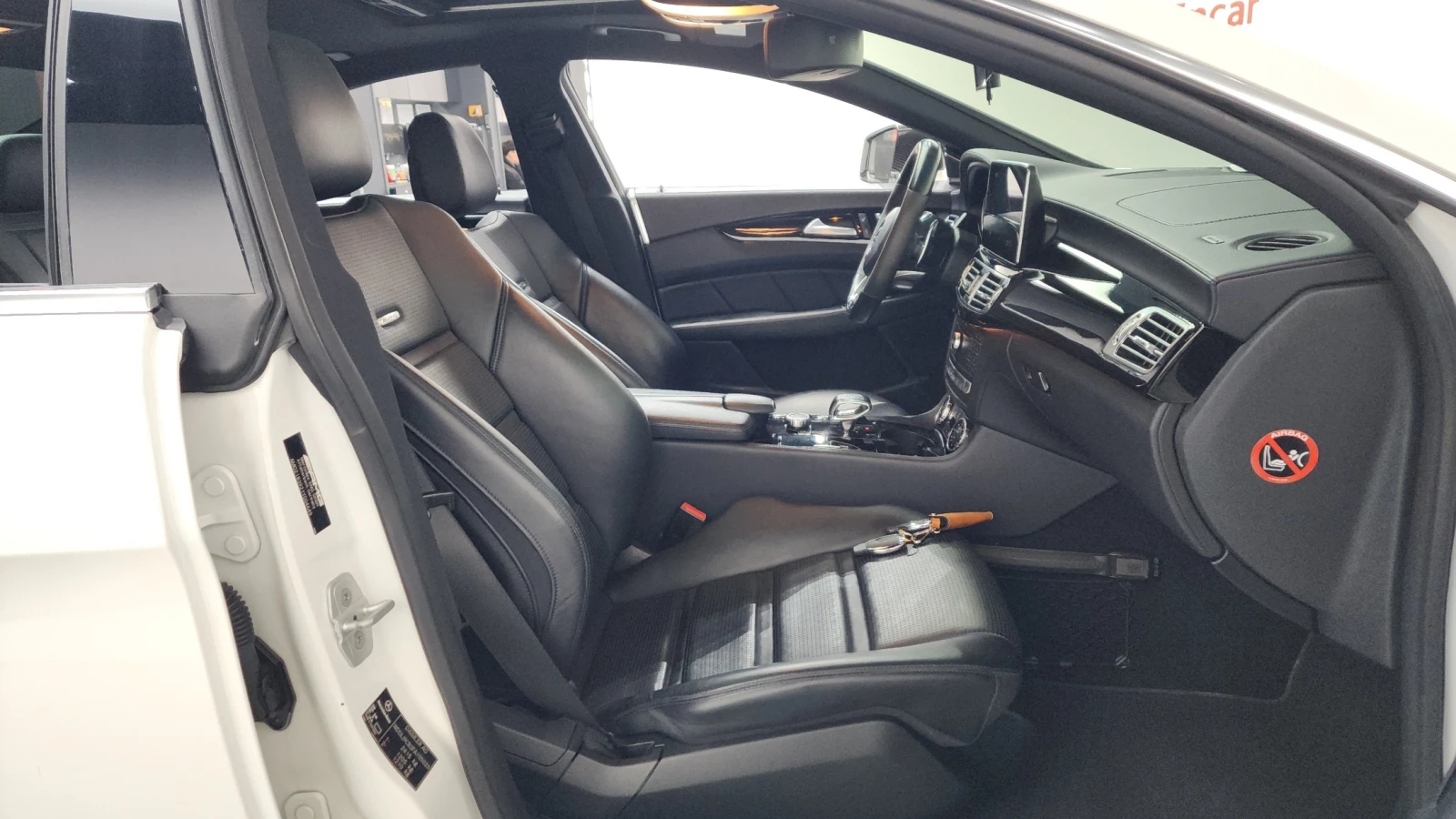 Mercedes-Benz CLS 63 AMG 4Matic * DIS * ОБДУХ * H KARDON * М. ТОЧКА, снимка 9 - Автомобили и джипове - 56095897