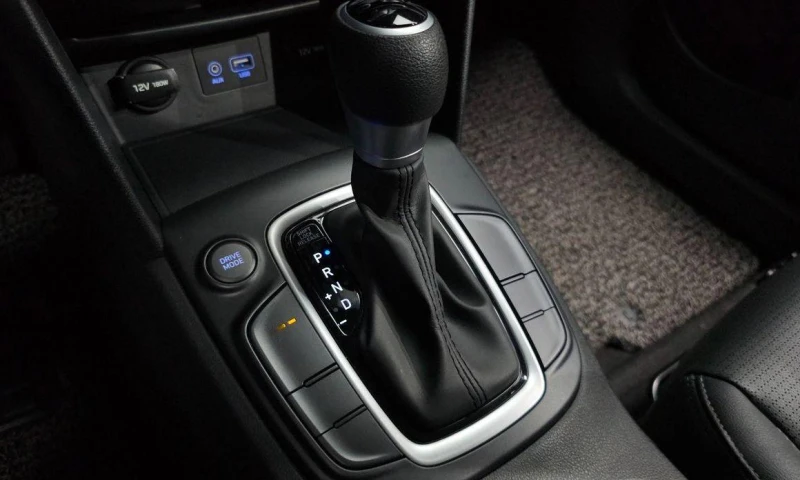 Hyundai Kona, снимка 9 - Автомобили и джипове - 51888943