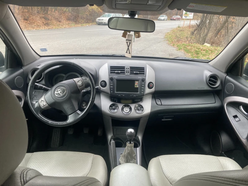 Toyota Rav4 2.2D4D, снимка 13 - Автомобили и джипове - 53404978