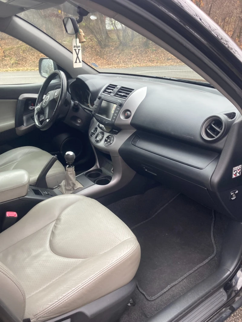 Toyota Rav4 2.2D4D, снимка 10 - Автомобили и джипове - 53404978