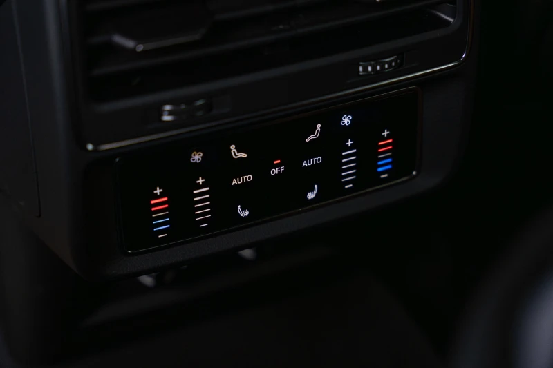 Audi SQ8, снимка 10 - Автомобили и джипове - 53566531