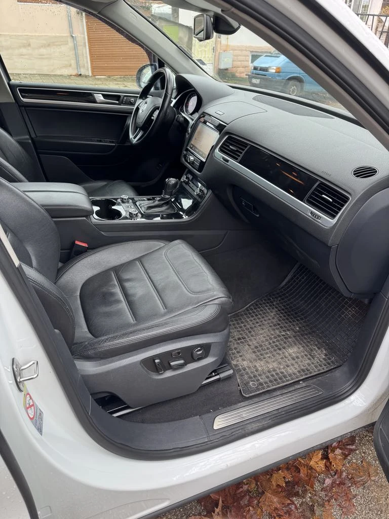 VW Touareg 7P, снимка 10 - Автомобили и джипове - 49434778