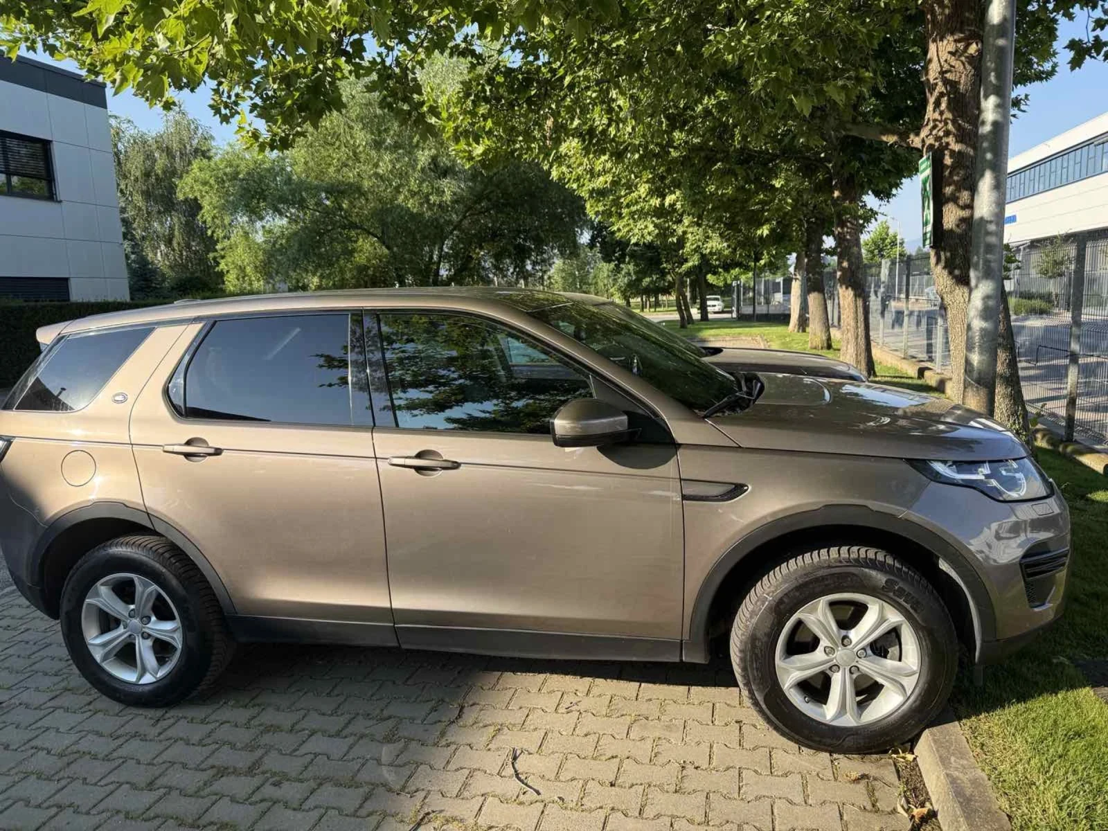 Land Rover Discovery Sport 2.0 TD4 4x4, снимка 17 - Автомобили и джипове - 54813597