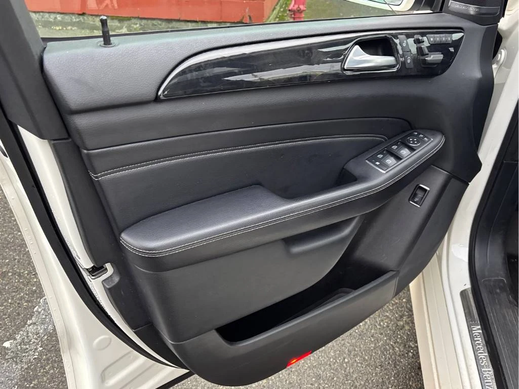 Mercedes-Benz ML 350 AMG LINE/4MATIC/ПОДГРЕВ/ПАНОРАМА/ПАМЕТ, снимка 12 - Автомобили и джипове - 54122143