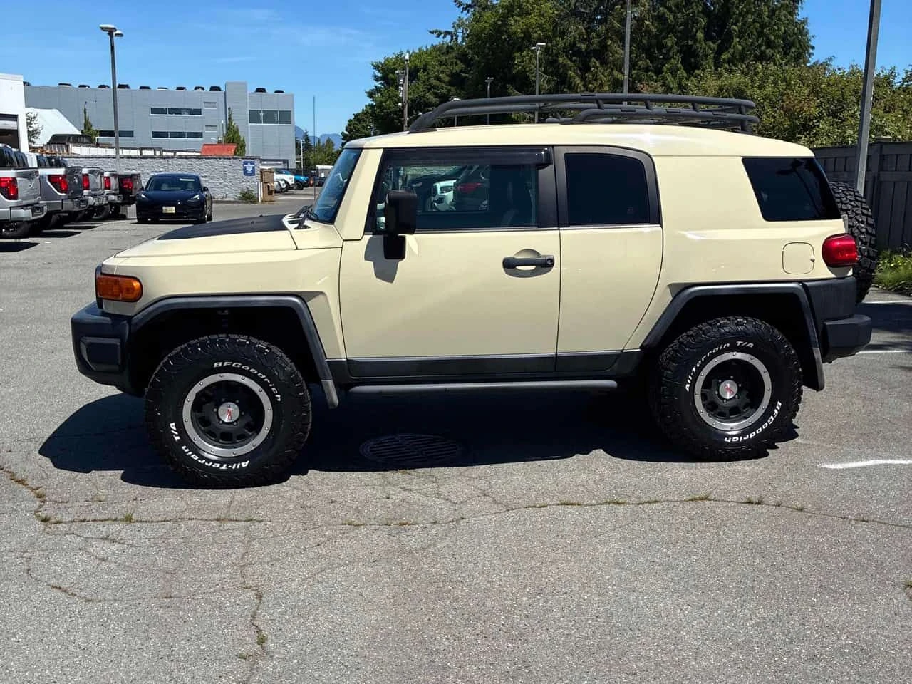 Toyota Fj cruiser * 4WD 4dr Auto* АВТОКРЕДИТ БЕЗ ПЪРВОНАЧАЛНА ВНОСКА, снимка 2 - Автомобили и джипове - 55005400