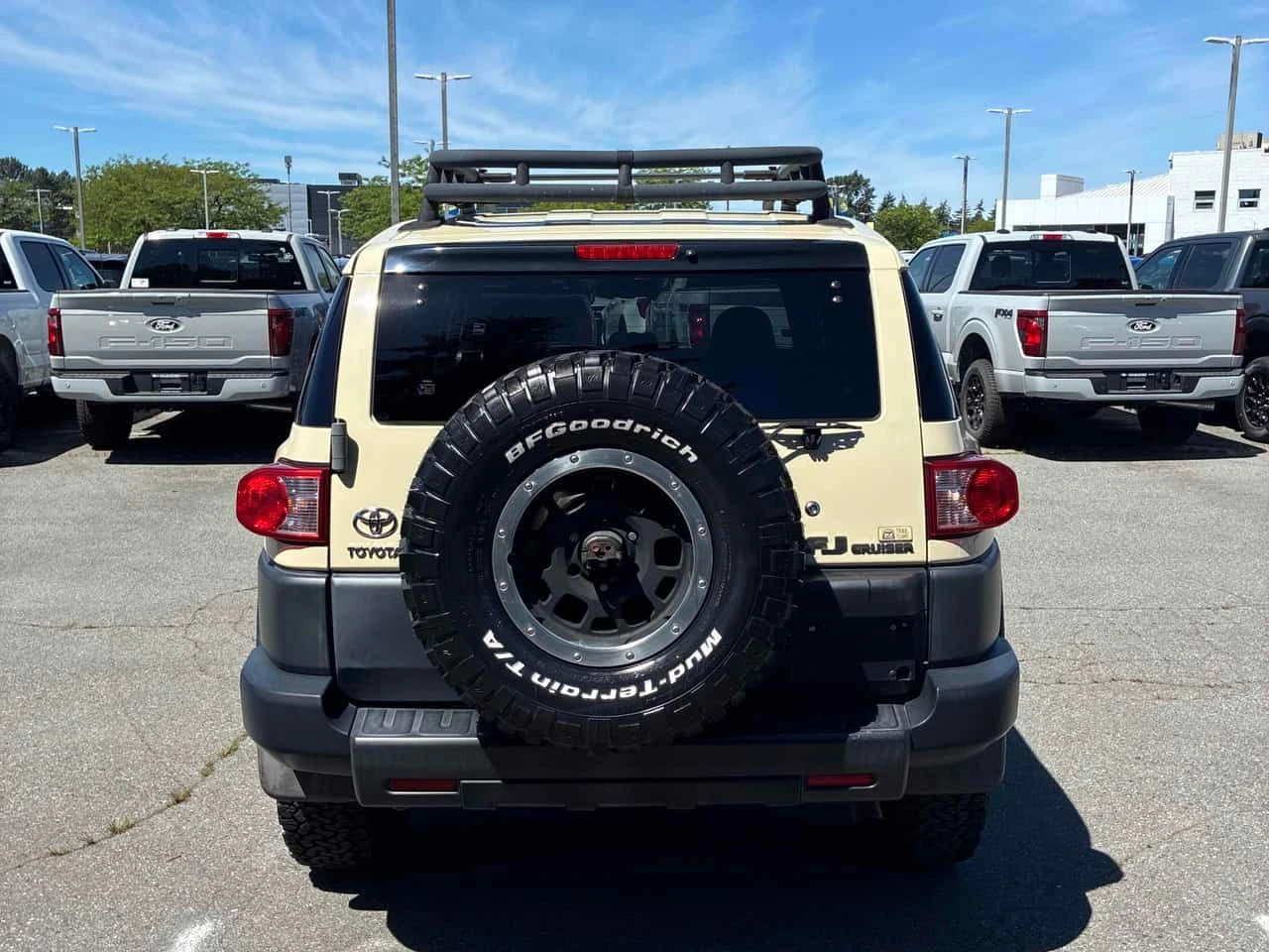 Toyota Fj cruiser * 4WD 4dr Auto* АВТОКРЕДИТ БЕЗ ПЪРВОНАЧАЛНА ВНОСКА, снимка 4 - Автомобили и джипове - 55005400