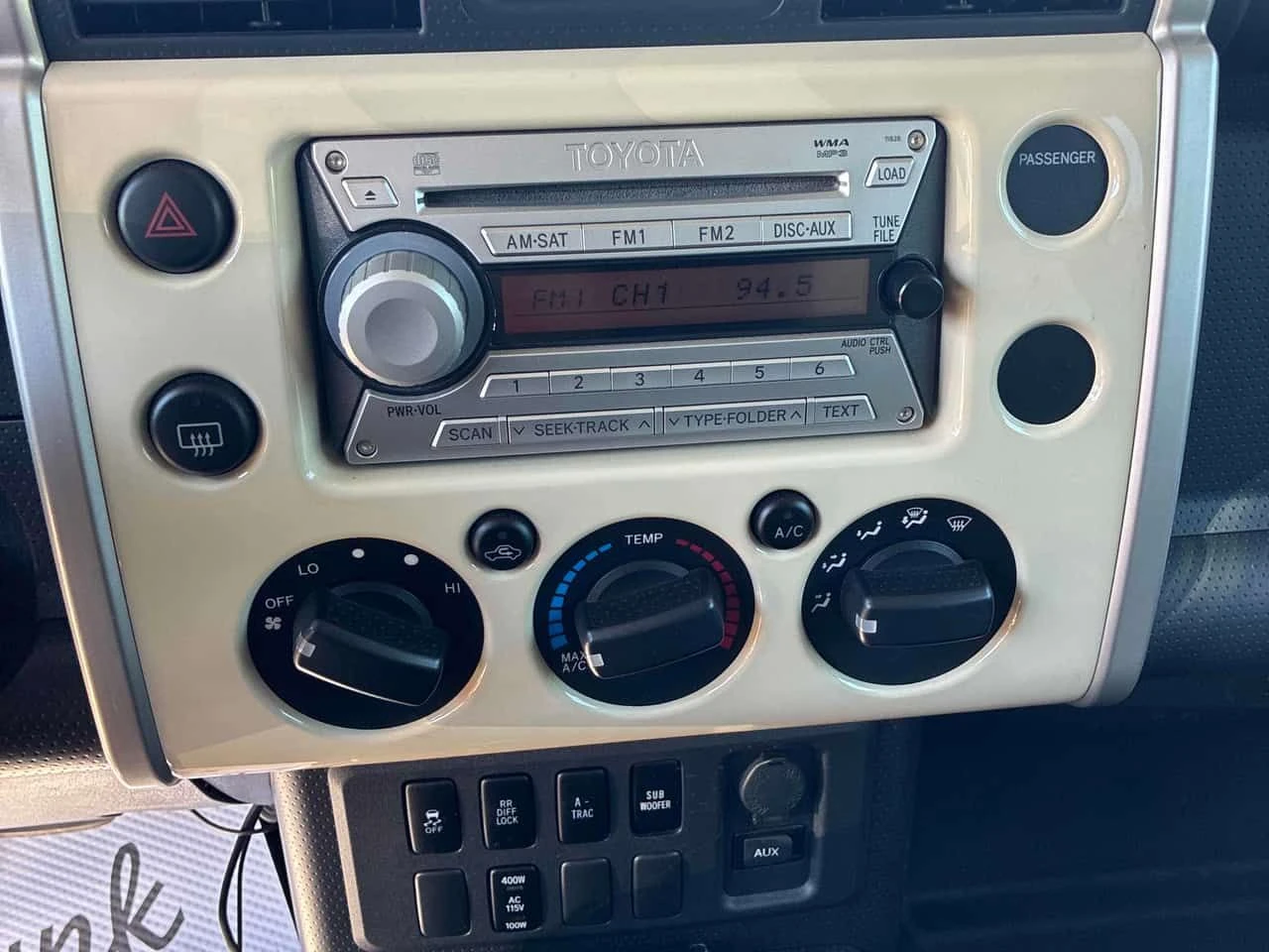 Toyota Fj cruiser * 4WD 4dr Auto* АВТОКРЕДИТ БЕЗ ПЪРВОНАЧАЛНА ВНОСКА, снимка 9 - Автомобили и джипове - 55005400
