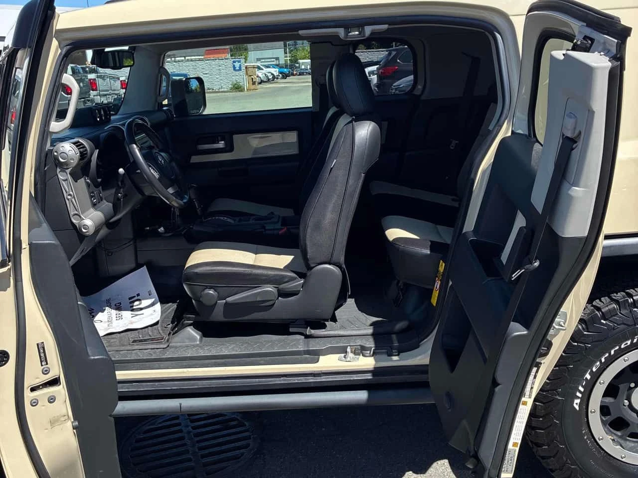Toyota Fj cruiser * 4WD 4dr Auto* АВТОКРЕДИТ БЕЗ ПЪРВОНАЧАЛНА ВНОСКА, снимка 10 - Автомобили и джипове - 55005400