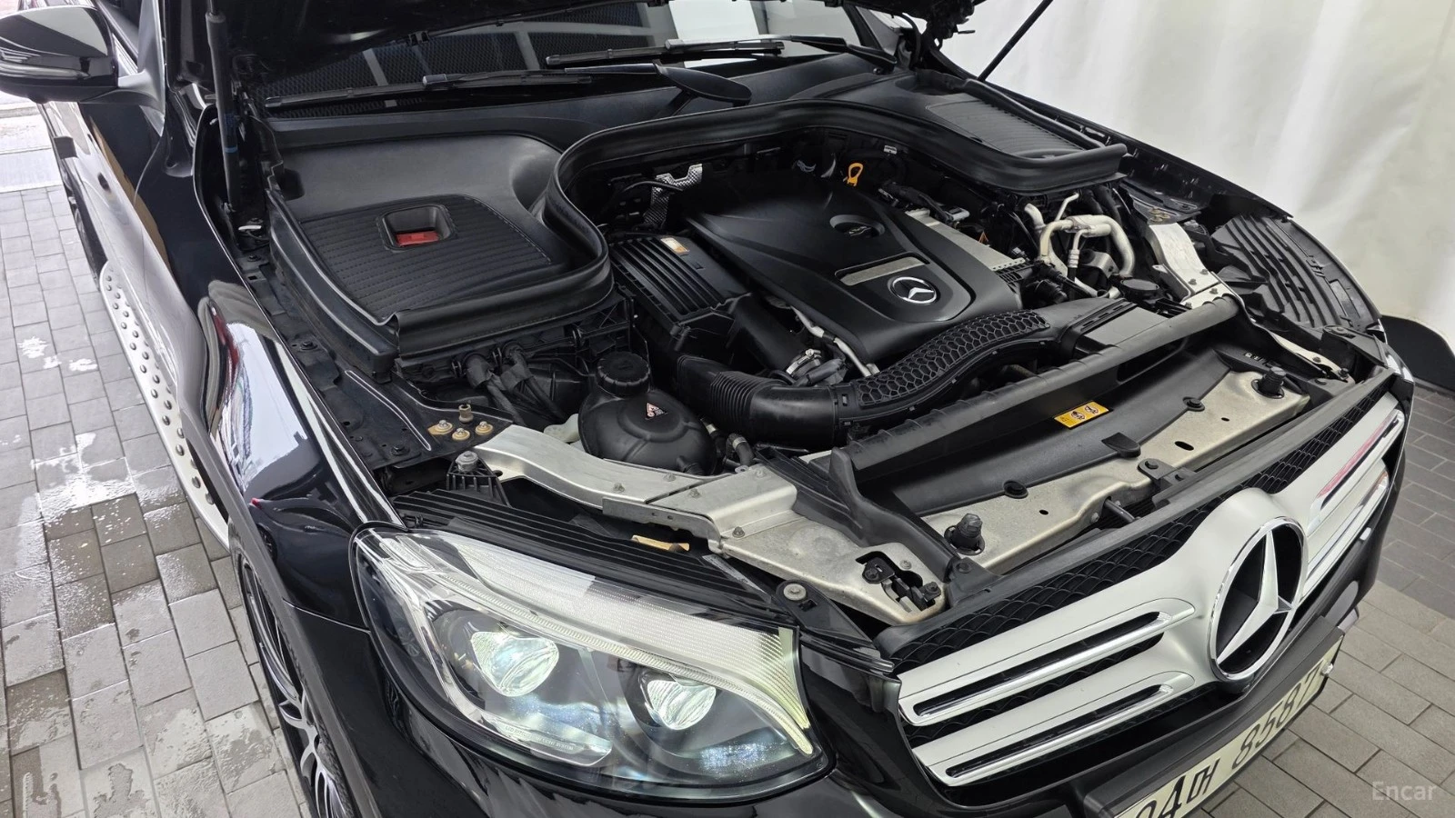 Mercedes-Benz GLC 300 4MATIC/AMG-LINE/DRIVE-ASSISTS/PANOROOF, снимка 17 - Автомобили и джипове - 55660231