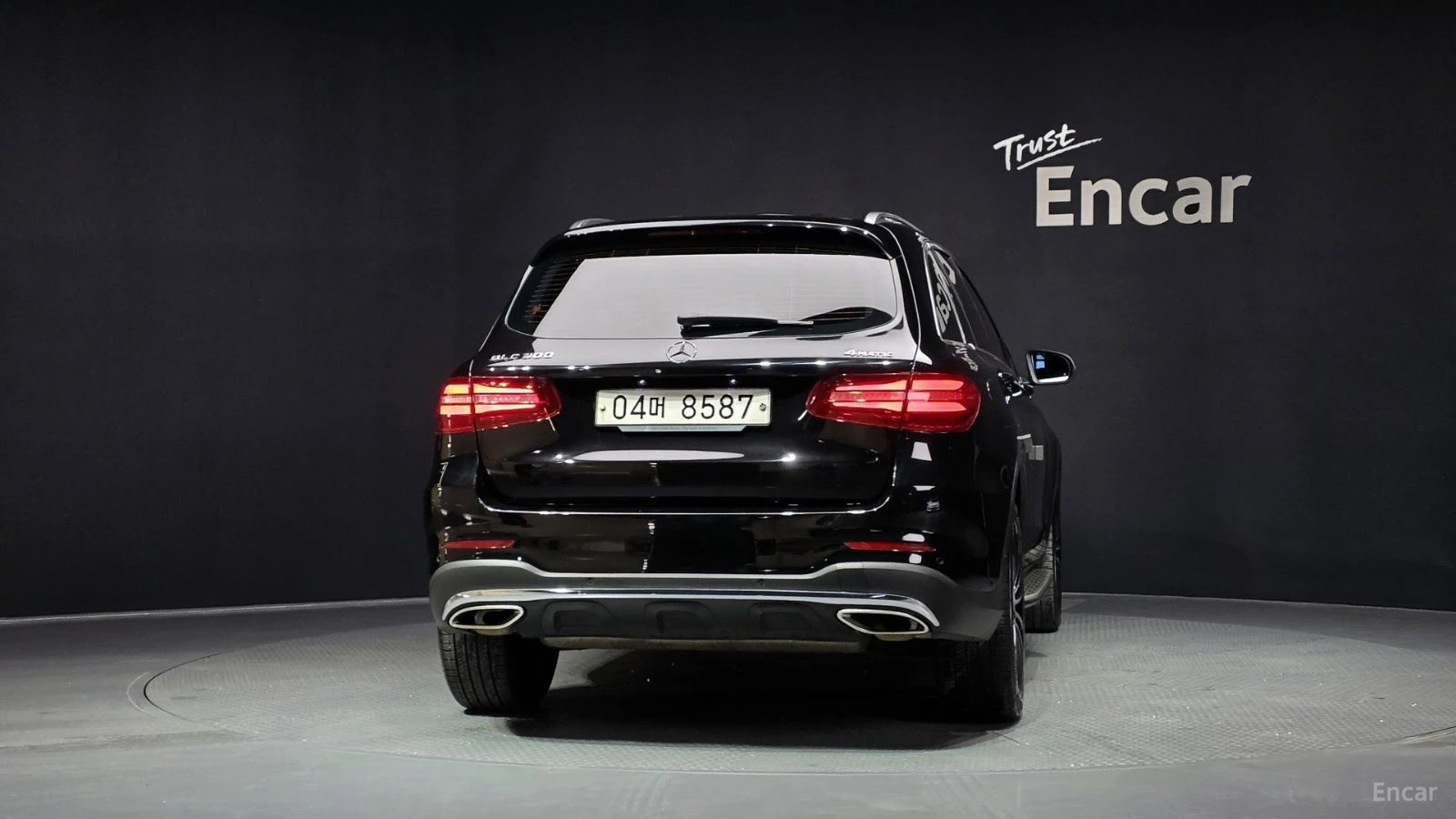 Mercedes-Benz GLC 300 4MATIC/AMG-LINE/DRIVE-ASSISTS/PANOROOF, снимка 4 - Автомобили и джипове - 55660231