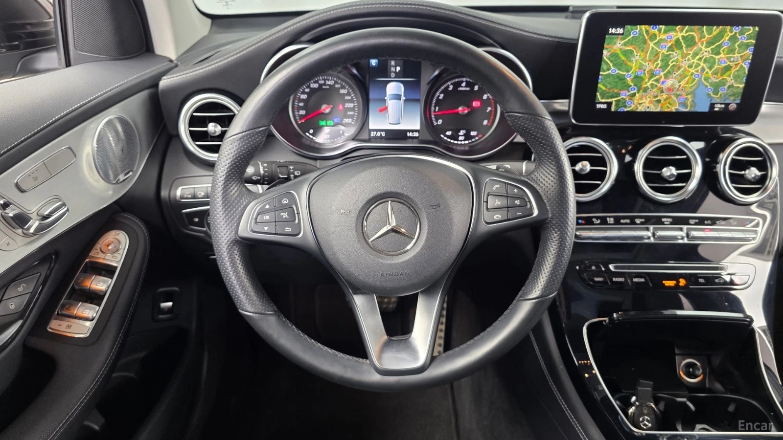 Mercedes-Benz GLC 300 4MATIC/AMG-LINE/DRIVE-ASSISTS/PANOROOF, снимка 8 - Автомобили и джипове - 55660231