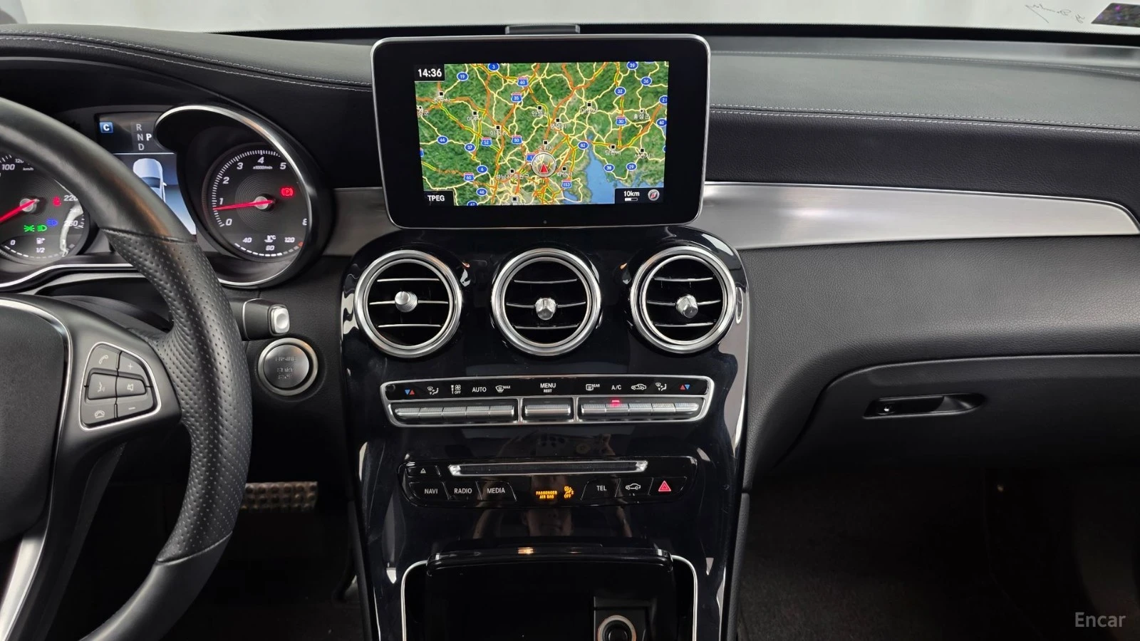 Mercedes-Benz GLC 300 4MATIC/AMG-LINE/DRIVE-ASSISTS/PANOROOF, снимка 10 - Автомобили и джипове - 55660231