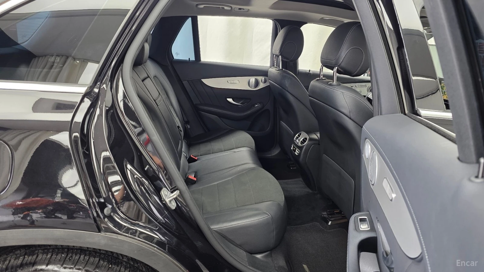 Mercedes-Benz GLC 300 4MATIC/AMG-LINE/DRIVE-ASSISTS/PANOROOF, снимка 16 - Автомобили и джипове - 55660231