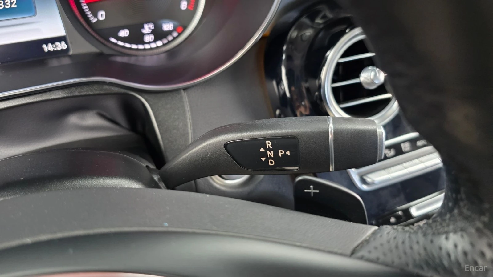 Mercedes-Benz GLC 300 4MATIC/AMG-LINE/DRIVE-ASSISTS/PANOROOF, снимка 12 - Автомобили и джипове - 55660231