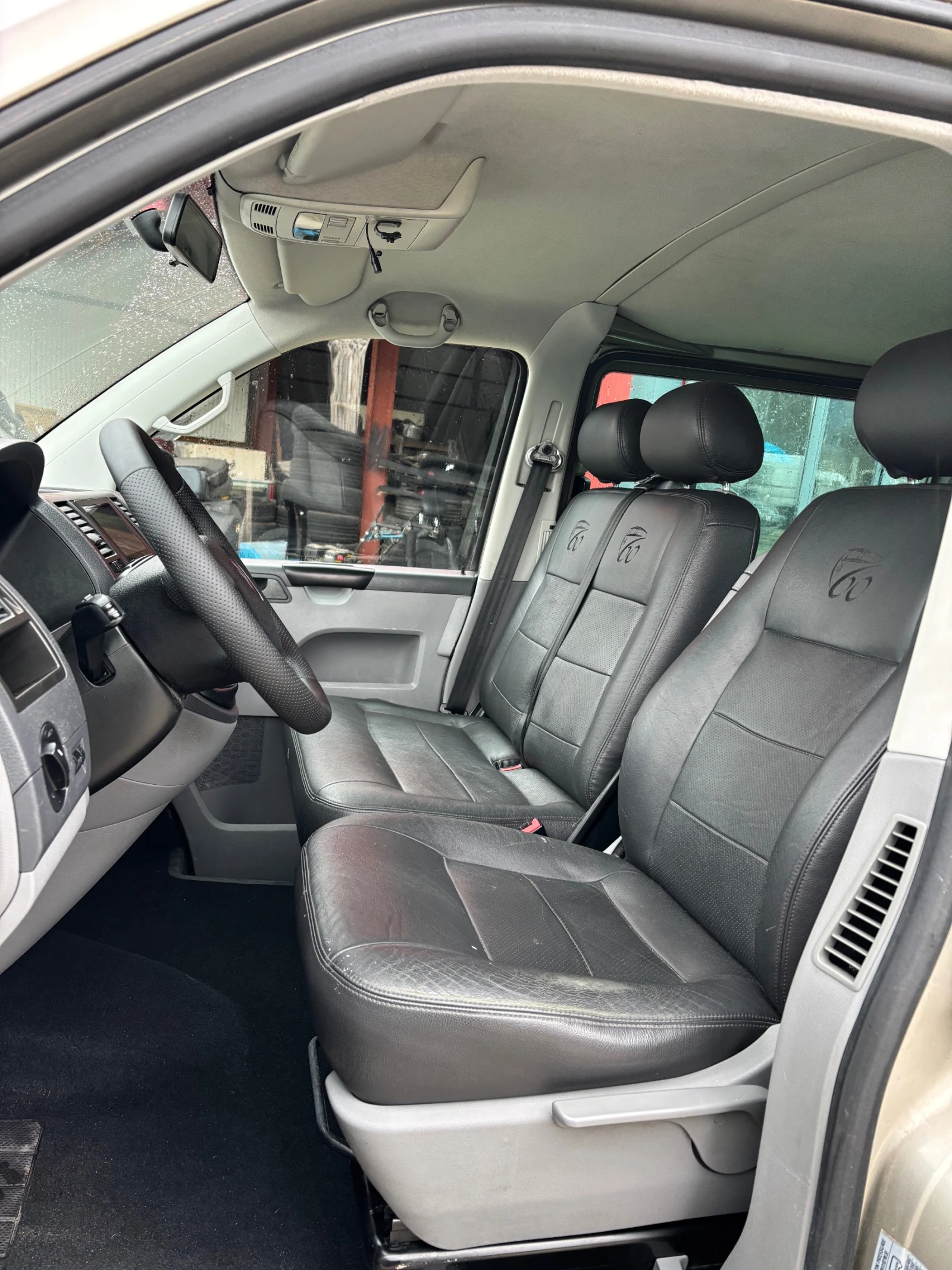 VW Transporter КОЖА/КАМЕРА/КЛИМАТИК/НАВИГАЦИЯ, снимка 9 - Бусове и автобуси - 53936315