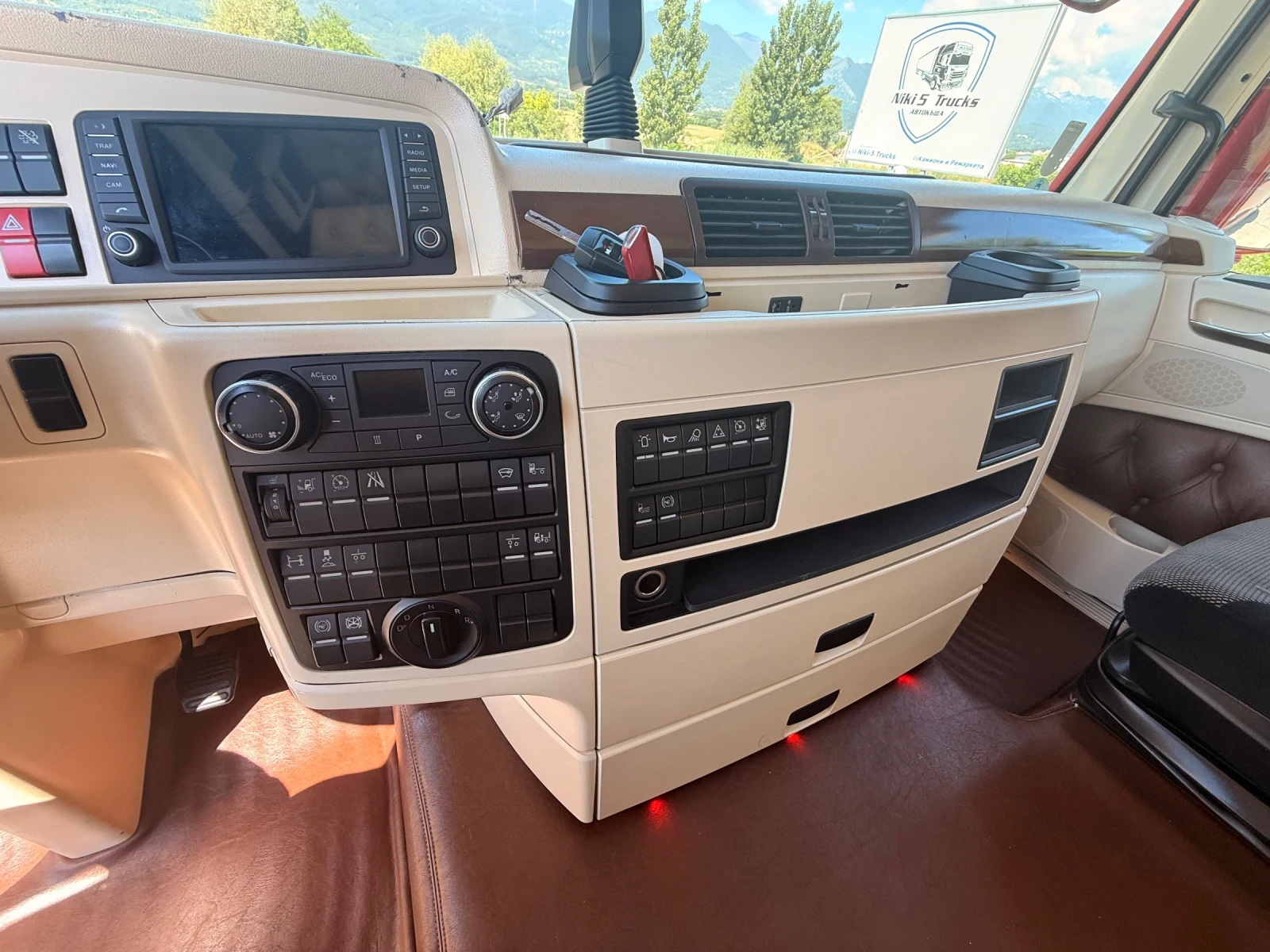 Man Tgx 18.510 Е6D SPECIAL INTERIOR, снимка 17 - Камиони - 54864191
